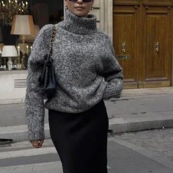 Cozy Gray Turtleneck Sweater Commense - Never worn - Picture 1 of 4